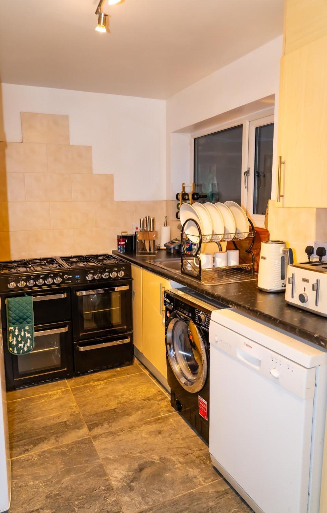 SIRIUS A PROPERTIES - 3 Bedrooms - - Amazing Hillside Views of Derby City Centre - - Free WIFI - - NETFLIX - - SKY-SPORTS - - MONOPOLY - - UNO - - CARDS Eksteriør billede